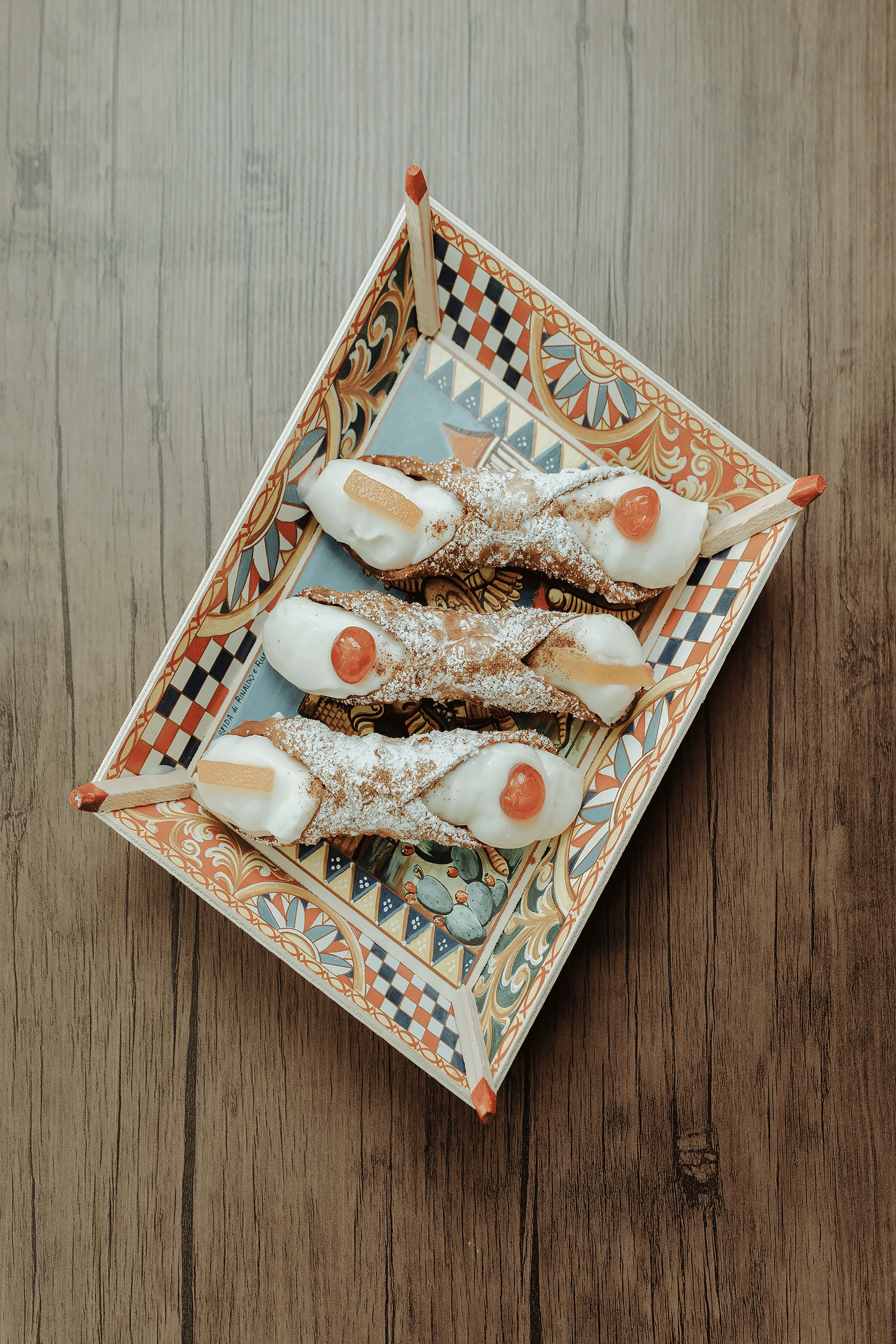 Box Cannoli