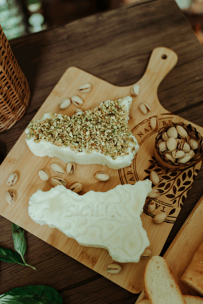 Trinacria di primo sale siciliana – formaggio fresco artigianale classico o al pistacchio
