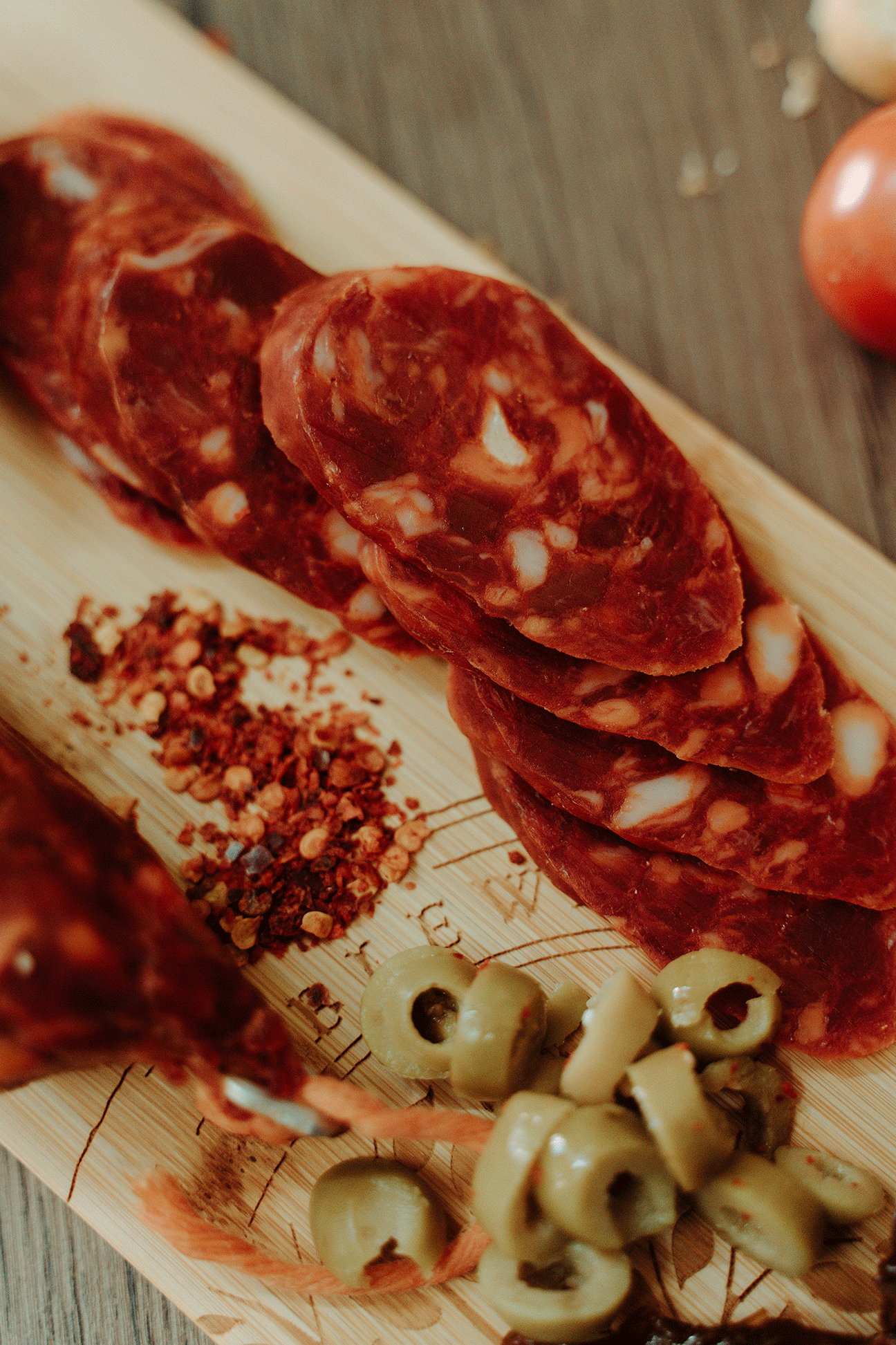 Pecorino siciliano primo sale con peperoncino e olive – formaggio artigianale fresco

