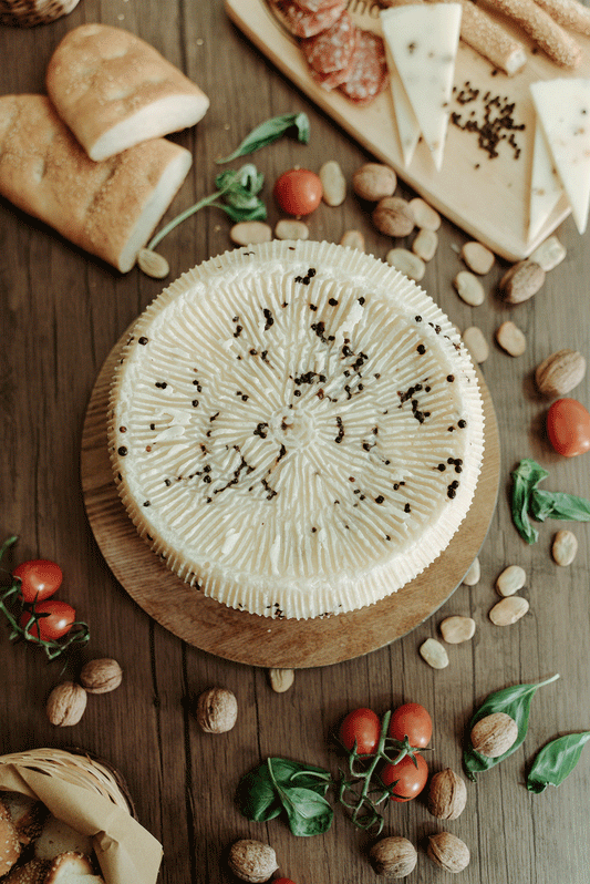 Pecorino Primo Sale al Pepe Nero